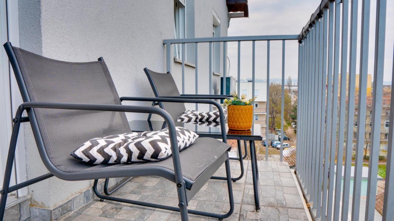 Spa Apartment Yang - Hot Tub, Sauna, Spa Novi Sad Eksteriør billede