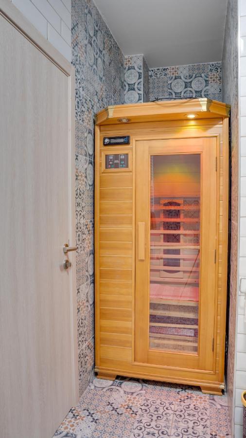 Spa Apartment Yang - Hot Tub, Sauna, Spa Novi Sad Eksteriør billede