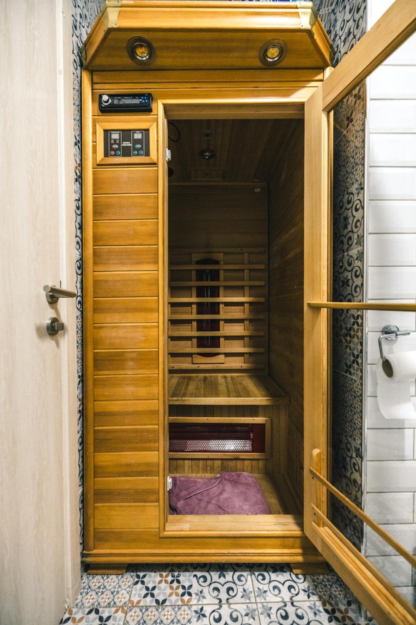 Spa Apartment Yang - Hot Tub, Sauna, Spa Novi Sad Eksteriør billede